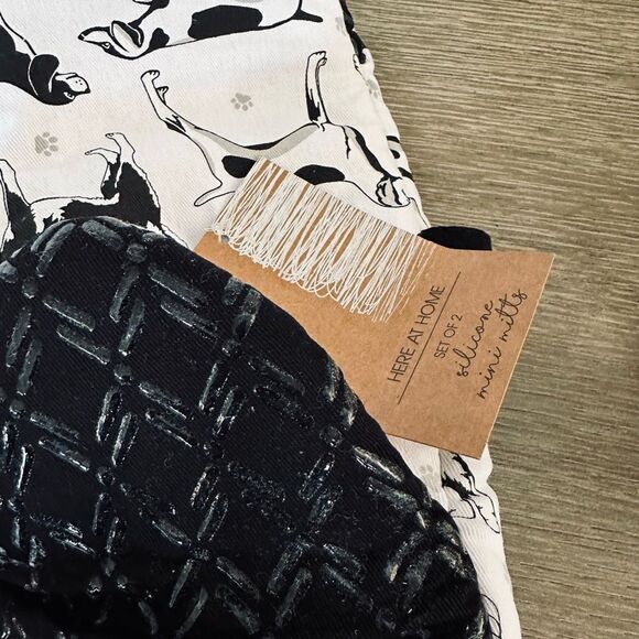 Dog Print Black White Kitchen Dish Towels Oven Mitts Set - Picture 6 of 7